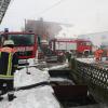 In Mönchsdeggingen im Donau-Ries ist eine Schweinestall in Brand geraten. 200 Tiere sind verendet. 100 Feuerwehrleute waren vor Ort.