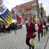 Viele Besucher aus Mindelheim und Umgebung haben sich die italienischen Fahnenschwinger am zweiten Frundsbergfest-Wochenende angeschaut.