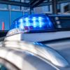 Ein Autofahrer soll einem jungen Mann in Gersthofen ins Gesicht gespuckt haben. Die Polizei ermittelt. 