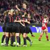 Die Bayern-Frauen jubeln über das 1:0 von Lea Schüller in der 39. Minute.