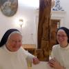 Priorin Schwester Amanda (links) und Schwester Mechthild im Kloster Wettenhausen.