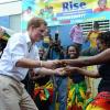 Ausgelassen und fröhlich: Prinz Harry tanzt bei seinem Besuch in Jamaika.  