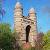 Die Pauluskirche in Ulm war eine der ersten Sichtbetonkirchen Europas. Wegen ihrer Form erhielten die beiden Türme den Spitznamen "Granatentürme".