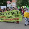 Es war eine große Demonstration gegen die industrielle Massentierhaltung: Startpunkt des Protestmarsches war am Samstag der Donauwörther Bahnhof. Unter anderem war Grünen-Landtags-Fraktionschefin Margarete Bause unter den Demonstranten. 