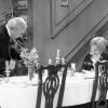 Freddie Frinton und May Warden in dem Klassiker „Dinner for one“, der auch an Silvester 2024 nicht im TV-Programm fehlen darf. 