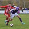 Dank eines 1:1 gegen den SV Echsheim (links Ivan Brekalo) sicherte sich der SV Ried um Tobias Weißhaupt die Herbstmeisterschaft. Das sind die Halbzeit-Meister.