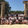 Abitur in Ursberg: Das Bild, das vor der Corona-Krise entstand, zeigt die 12. Jahrgangsstufe während ihrer Studienfahrt nach Griechenland im September 2019 im Heiligtum von Olympia.