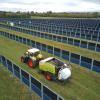 Eine sogenannte Agri-Photovoltaikanlage soll in Merching entstehen. Dabei können die Zwischenräume zwischen den Solarmodulen landwirtschaftlich genutzt werden.