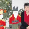 Cäcilie Salger kümmert sich um die Weihnachtsdekoration der Dirlewanger Grundschule. 