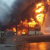 Ein Großbrand in einer landwirtschaftlichen Lagerhalle im Aindlinger Ortsteil Hausen richtete am Samstagvormittag einen Millionenschaden an.