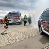 Die Einsatzkräfte der Feuerwehr Ziemetshausen wurden beim Training auf künftige E-Mobil- oder Hochvolt-Fahrzeug-Einsätze vorbereitet.