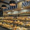 Nobel
In der Bäckerei in der Bahnhofstraße wird wieder gebacken: Nun gibt es dort albanische Back- und Konditoreiwaren.
