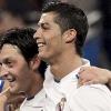Mesut Özil und und Cristiano Ronaldo von Real Madrid.