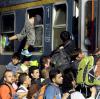  In Ungarn ließ die Polizei einen Zug mit Flüchtlingen Richtung Grenze ziehen - und stoppte ihn wieder. 