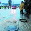 Bilder einer dramatischen Nacht in den Stauden: Starke Regenfälle ließen Bäche über die Ufer treten. Straßen wurden überschwemmt und viele Keller geflutet. 	