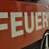 Eine brennende Hecke hat die Feuerwehr in Inchenhofen gelöscht. 