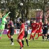 Die jüngste Begegnung zwischen dem TSV Rain (in Rot) und dem TSV Buchbach im April endete 0:0. Nun treffen die beiden Kontrahenten erneut aufeinander.