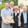 Josef Stocker (Mitte) feierte mit seinen Freunden vom Männerchor den 90. Geburtstag. 