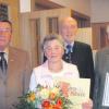Die Chorgemeinschaft Buttenwiesen tagte. Im Bild von links: Vorsitzender Ulrich Käsbohrer, Anni Mengele (50 Jahre Sängerin), Christian Knapp (Zweiter Bürgermeister) Karl Kirner (50 Jahre Mitgliedschaft). 