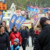 Winterklamotten waren am Wochenende auf dem Plärrer angesagt. Trotz schlechten Wetters ließen sich viele Besucher den Volksfestbesuch nicht vermiesen.