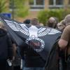 Der rechtsextremistischen Partei „Der dritte Weg“, hier bei einem Aufmarsch in Thüringen, gehören bayernweit rund 155 Personen an. 	