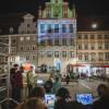 In der Landsberger Altstadt erinnerte Samstagabend einzig eine Lichtinstallation an die Lange Kunstnacht, die coronabedingt heuer nur als digitale Veranstaltung daherkommt. 