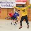 Auch beim TSV Aichach behielten die Spieler des TSV Bobingen (in den blauen Trikots – hier Nico Mulyanto) nach starker Leistung die Oberhand. 	 	