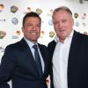 Die ehemaligen deutscher Nationalspieler Lothar Matthäus (l) und Andreas Brehme stehen auf dem roten Teppich.