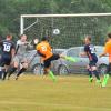 Andreas Richter (10) gleicht für Mödingen zum 1:1 aus, Kicklingens Keeper Christopher Jung (Zweiter von links) kann nicht mehr eingreifen. 