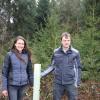 Michaela und Emmeran Kopp aus Oberzell bieten Baumpatenschaften an: Die zarten Pflänzchen  werden von ihnen gehegt und gepflegt, bis sie groß sind.