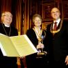 Im Jahr 2014 erhielt Schwester Lea Ackermann den Friedenspreis von Regionalbischof Michael Grabow (links) und Oberbürgermeister Kurt Gribl. 