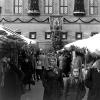 1953: Insgesamt elf Jahre lang  fand der Christkindlesmarkt auf dem Elias-Holl-Platz statt. 