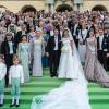 So gefällt wohl allen eine royale Trauung: Die Sonne lachte vom Stockholmer Himmel und der Bräutigam von Prinzessin Madeleine weinte in der Kirche.