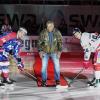 Beim 130. Bayern-Derby der Deutschen Eishockey-Liga zwischen den Augsburger Panthern und Nürnberg warf die tschechische NHL-Legende Jaroslav Pouzar den Puck ein. 
