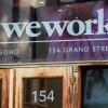 Die Idee hinter WeWork ist, in sogenannten Co-Working-Spaces Büroräume mit gemeinsamer Infrastruktur an Start-ups und Unternehmer zu vermieten. Jetzt hat das Unternehmen Insolvenz angemeldet.