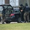 Einer der zwölf Terrorverdächtigen wird in Karlsruhe zum Ermittlungsrichter am Bundesgerichtshof gebracht.