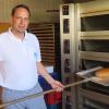 Bäckermeister Thomas Schnell backt in der vierten Generation für seine Kunden Brot in Margertshausen.