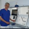 Chefarzt Dr. Peter Meyer freut sich über die neue Aufbereitungsanlage am Mindelheimer Krankenhaus 	
