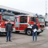 Kommandant Walter Mayr und Zweiter Kommandant Bernhard Kohl freuen sich über die beiden neuen Fahrzeuge. Diese tun schon seit Mai ihren Dienst in Bobingen.