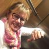 "Wenn schon kein Empfang, dann mache ich ein Selfie", dachte sich Cornelia Kollmer, die im Aufzug eingeschlossen war.