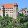 An der Romantischen Straße gelegen zählt die Harburg im Kreis Donau-Ries zu den am besten erhaltenen Burganlagen. Bis November ist die Burg täglich von 10 bis 17 Uhr geöffnet.