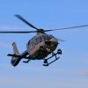 Zahlreiche Einsatzkräfte suchen an und in der Gennach bei Buchloe nach einer vermissten Frau. Auch zwei Hubschrauber waren zeitweise im Einsatz.