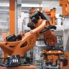 Dass der Roboterbauer Kuka jetzt in China noch stärker wachsen will, kann auf Dauer auch Jobs in Augsburg sichern, kommentiert Stefan Stahl.