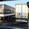 Alltag auf Bayerns Autobahnen: Lkw-Fahrer überholen - auch wenn sie es an dieser Stelle gar nicht dürfen.
