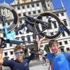 Roman Deisenhofer (links) und Alexander Scherl haben viel vor. 250 Kilometer auf dem Rad, 21 Kilometer zu Fuß und 4500 Höhenmeter stehen auf dem Programm. 