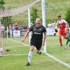 Torjubel: Philipp Spring (links) hat aus kurzer Distanz zur Weisinger Führung gegen den TSV Krumbach getroffen – der erste Schritt in Richtung Kreisliga? Am Ende bescherte das späte Eigentor von TSV-Spielertrainer Dennis Kochlöffel den Aschberglern einen emotionalen 2:1-Sieg vor zahlreichen Fans in Rettenbach. 