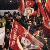 Unterstützer des türkischen Präsidenten Erdogan protestieren vor dem niederländischen Konsulat in Istanbul.