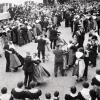 Der Krauttanz gehörte zur jeder Bauernhochzeit. Das Foto entstand in den 1930er-Jahren vor der Gastwirtschaft in Tödtenried.