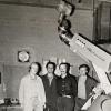 Stolz präsentieren Kuka-Ingenieure 1973 den ersten eigenen Industrie-Roboter "Famulus".