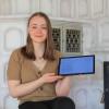 Johanna Martin aus Wolferstadt tritt mit ihrer App bei Jugend forscht an. Die App lernt eigenständig. 	